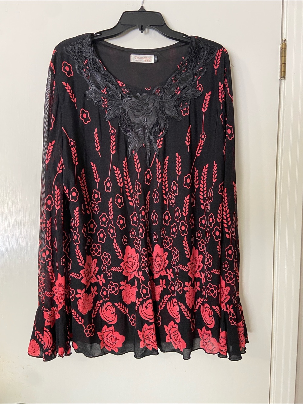 Black & Red Floral Lace-Trim Tunic Top